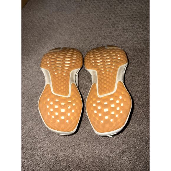 Nike Women's ZOOMX Invincible 3 Running Shoes - Picture 6 of 8
